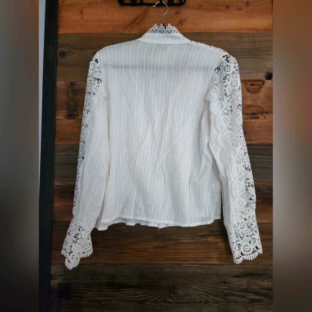 White Victorian Lace Button-Up Blouse With Beautiful Pearl Like Buttons XL - Picture 2 of 2